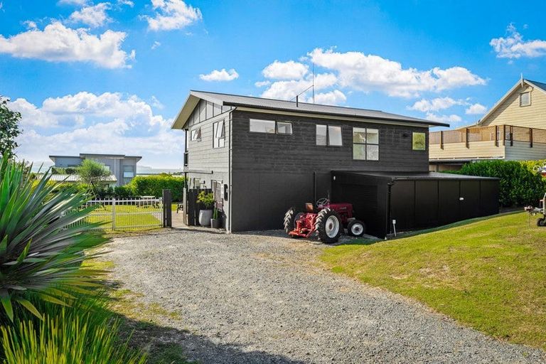 Photo of property in 10 Hinemoa Place, Snells Beach, 0920