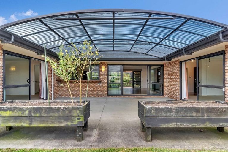 Photo of property in 21 Mandalay Place, Waiuku, 2123