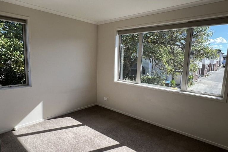 Photo of property in 20 Akeake Lane, Manurewa, Auckland, 2102