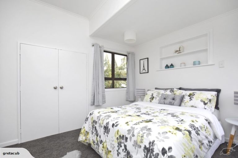 Photo of property in 2 Chalfont Street, Mangere East, Auckland, 2024