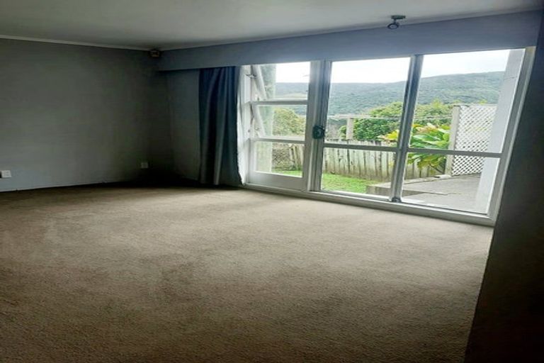 Photo of property in 32 Castle Crescent, Stokes Valley, Lower Hutt, 5019
