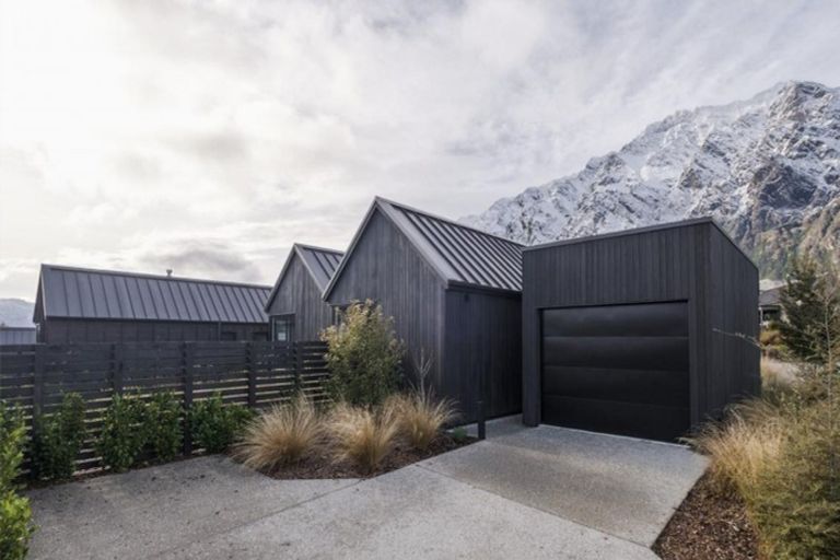 Photo of property in 2 Fife Court, Jacks Point, Queenstown, 9371