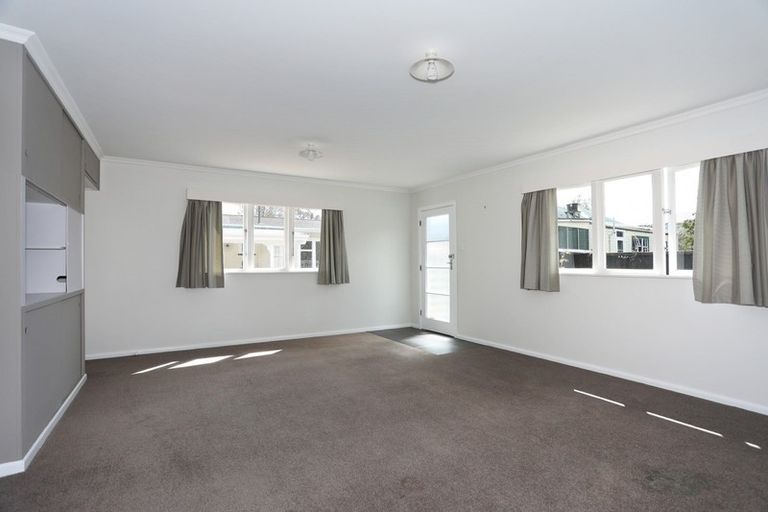 Photo of property in 21 Oxford Street, Marton, 4710