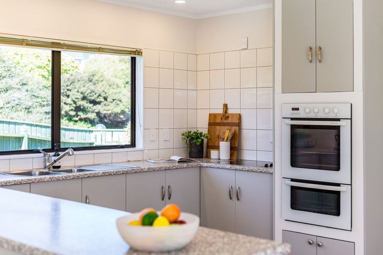 Photo of property in 19 Kinloch Place, Papakowhai, Porirua, 5024