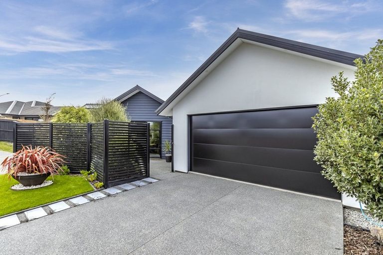 Photo of property in 12 Bargrove Close, Halswell, Christchurch, 8025