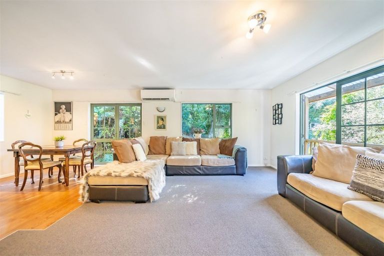 Photo of property in 116 Pinehaven Road, Pinehaven, Upper Hutt, 5019