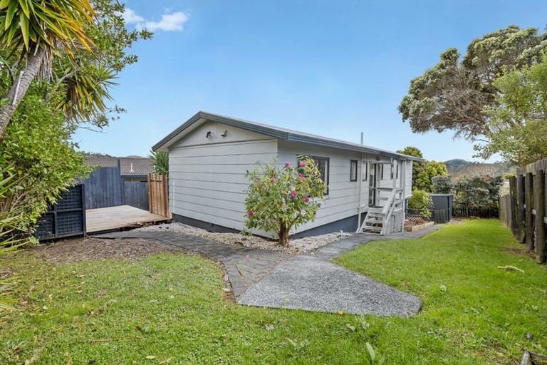 Photo of property in 15a Ngahere Views, Orewa, 0931