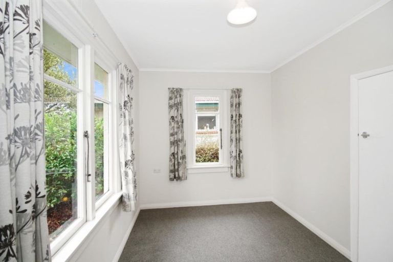 Photo of property in 34 Tarahua Road, Vogeltown, New Plymouth, 4310