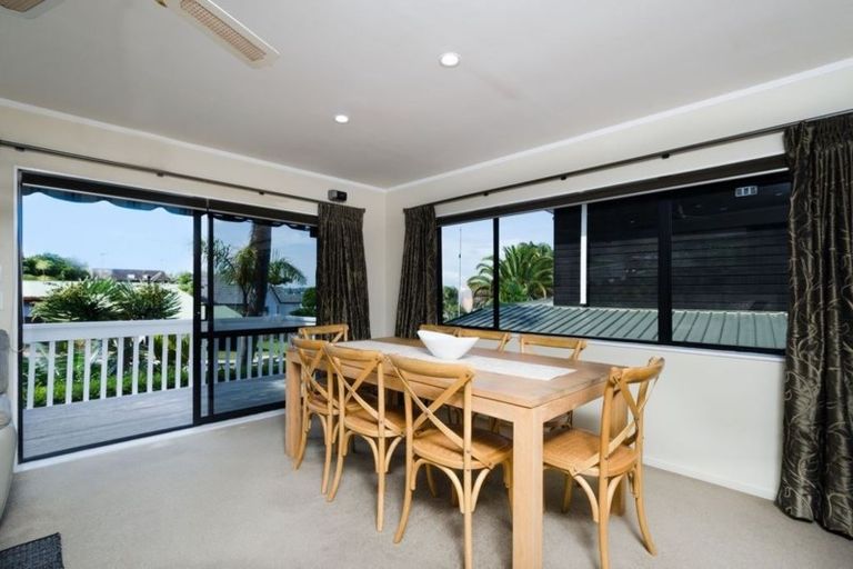 Photo of property in 7 Oakpark Place, West Harbour, Auckland, 0618