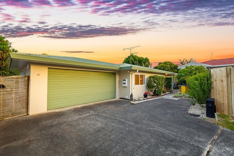 Photo of property in 24 Milan Drive, Glen Eden, Auckland, 0602