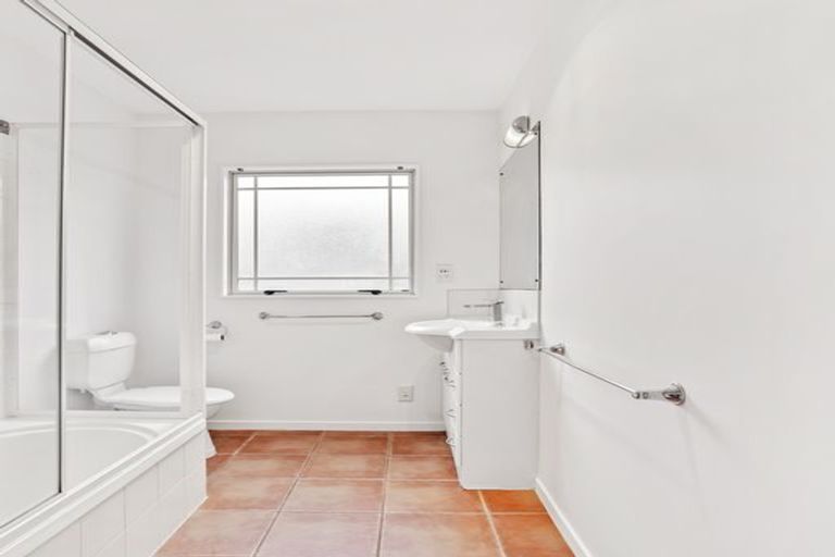 Photo of property in 145e Hobsonville Road, West Harbour, Auckland, 0618