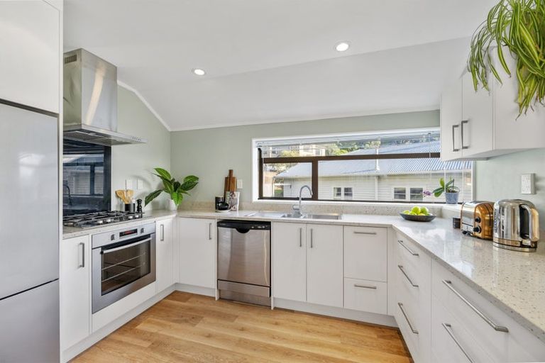 Photo of property in 15 Cavendish Square, Strathmore Park, Wellington, 6022