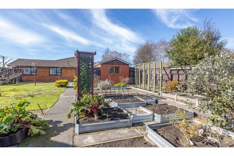 Photo of property in 95 Momorangi Crescent, Redwood, Christchurch, 8051