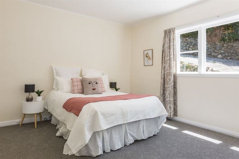 Photo of property in 9 Tainui Terrace, Tawa, Wellington, 5028