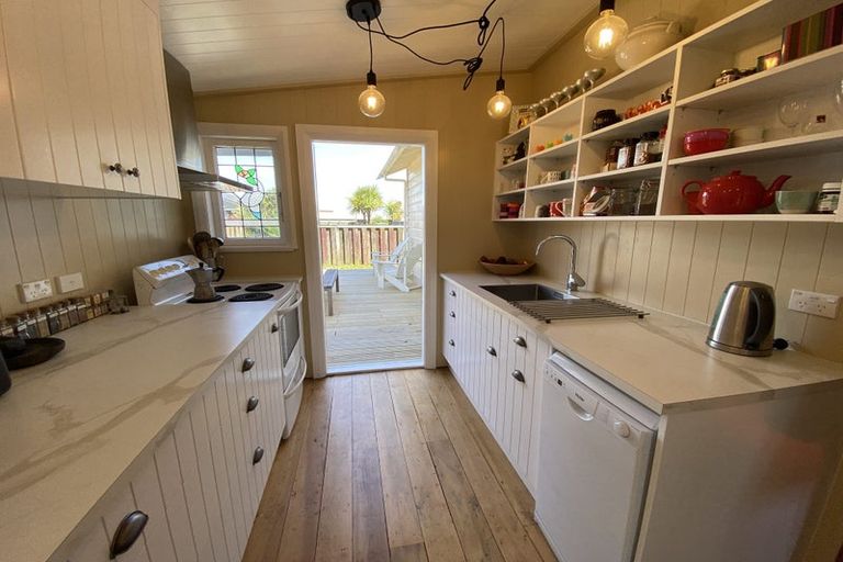 Photo of property in 19 Toi Street, Otaki Beach, Otaki, 5512