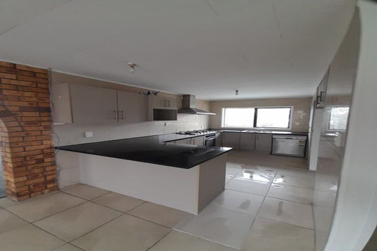 Photo of property in 30 Royal Road, Massey, Auckland, 0614