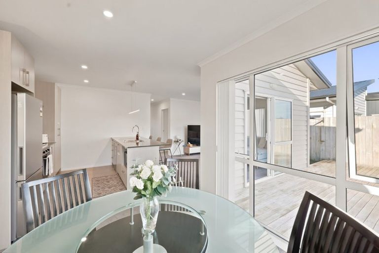 Photo of property in 9 Mokopapa Street, Takanini, 2112