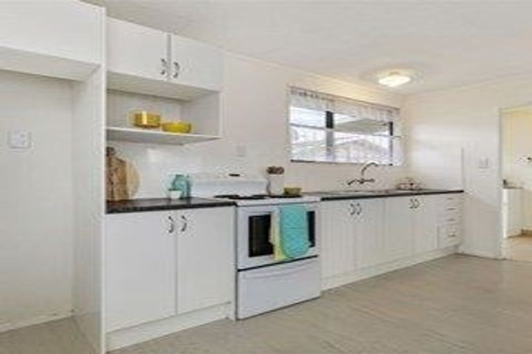 Photo of property in 2/61 Redcrest Avenue, Red Hill, Papakura, 2110
