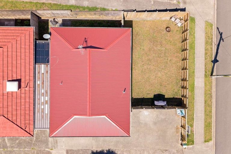 Photo of property in 112a Queen Street, Waiuku, 2123