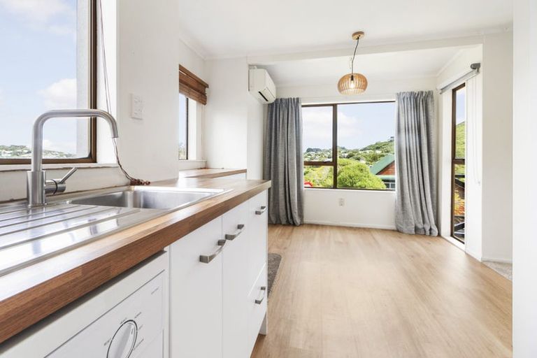 Photo of property in 18 Govind Grove, Ngaio, Wellington, 6035