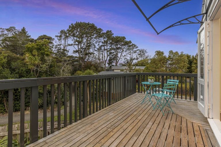 Photo of property in 14 Packham Place, Beach Haven, Auckland, 0626