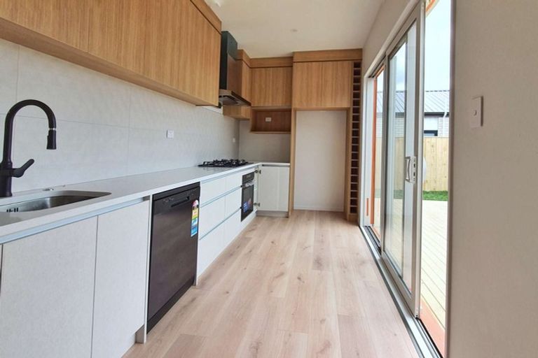 Photo of property in 22 Puhikawa Street, Massey, Auckland, 0614