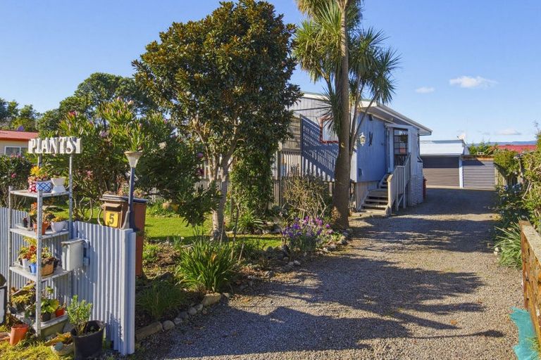 Photo of property in 5 Te Whena Street, Otaki Beach, Otaki, 5512