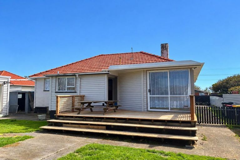 Photo of property in 6 Waihi Road, Hawera, 4610