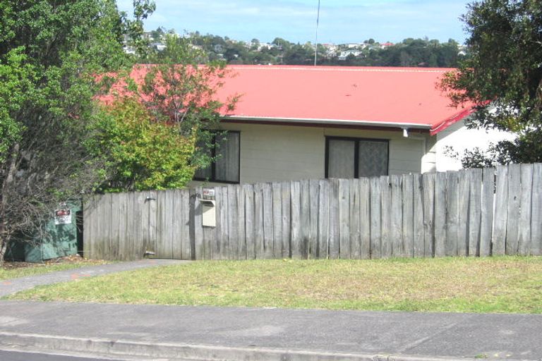 Photo of property in 2/9 Valecrest Place, Bayview, Auckland, 0629