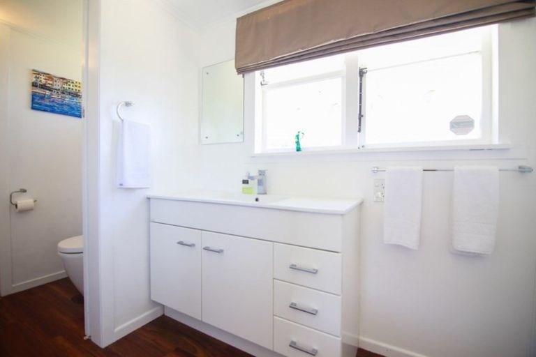 Photo of property in 5 Te Awe Awe Grove, Himatangi Beach, Foxton, 4891