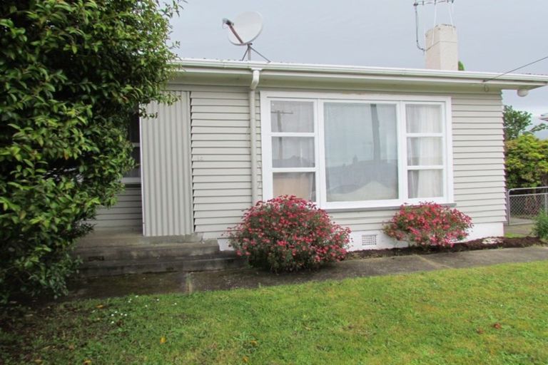 Photo of property in 14 Karaka Crescent, Levin, 5510