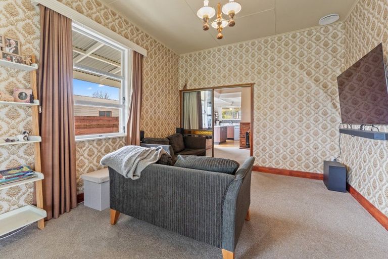 Photo of property in 24 Domain Road, Otaki, 5512