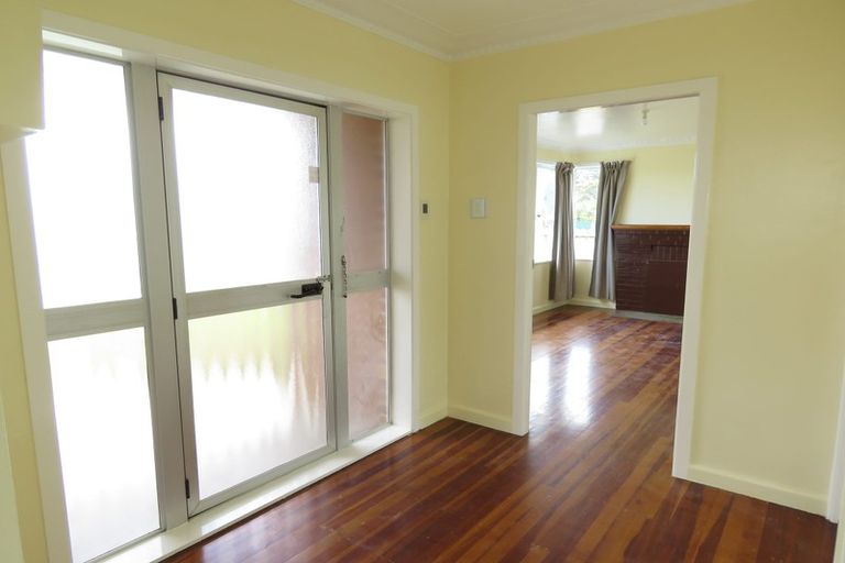 Photo of property in 393 West Coast Road, Glen Eden, Auckland, 0602