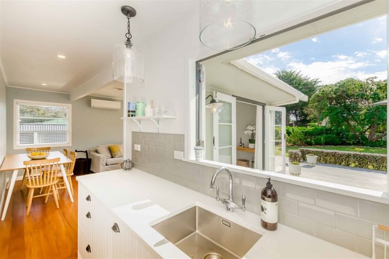 Photo of property in 1 Hemara Street, Waikanae Beach, Waikanae, 5036