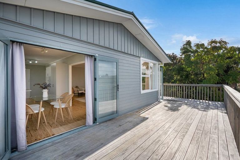 Photo of property in 897 East Coast Road, Northcross, Auckland, 0632