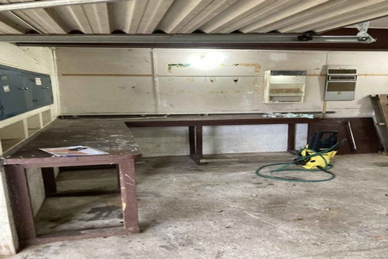 Photo of property in 111 Farquhar Road, Glendene, Auckland, 0602