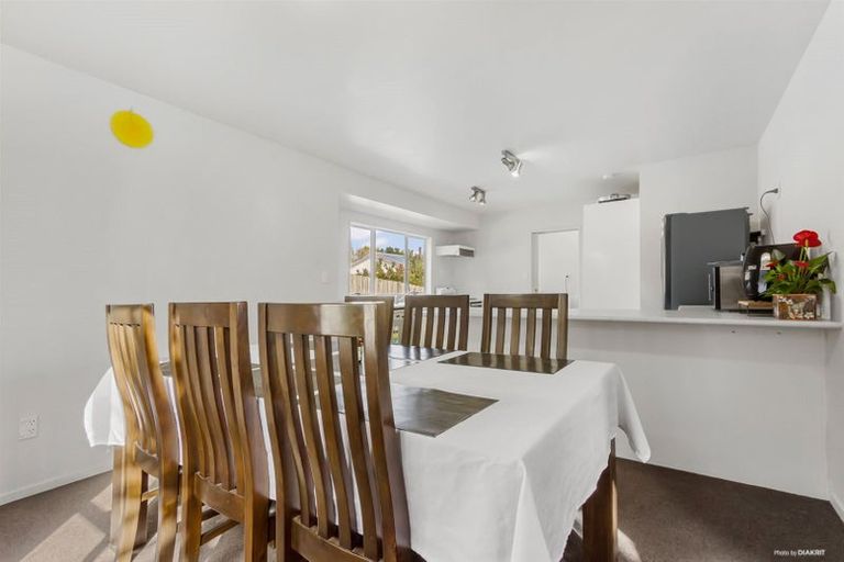 Photo of property in 2/39 Sungrove Rise, Sunnyvale, Auckland, 0612