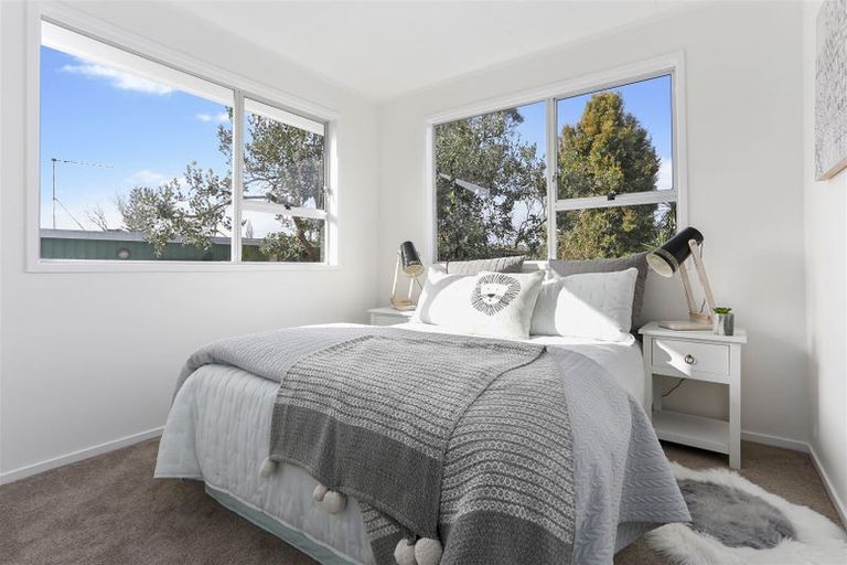 Photo of property in 1/8 Tallington Crescent, Torbay, Auckland, 0630