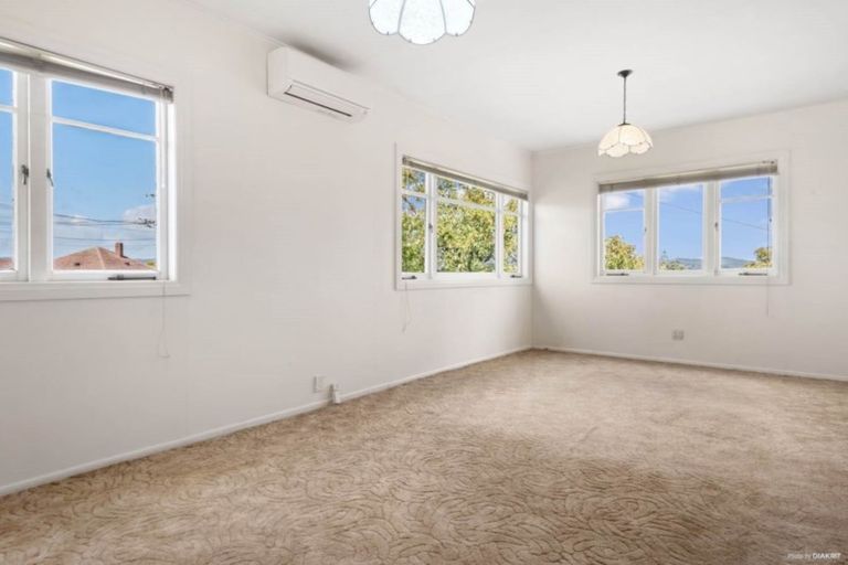 Photo of property in 41 Norcross Avenue, Henderson, Auckland, 0612