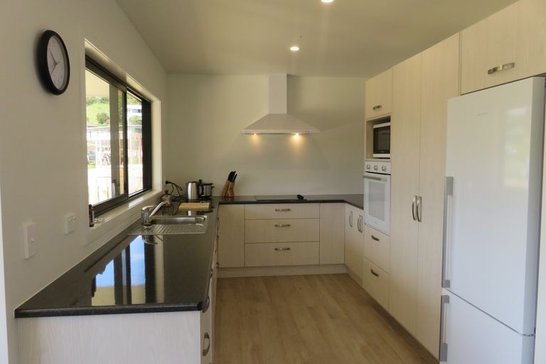 Photo of property in 19 Pohutukawa Drive, Cable Bay, 0420