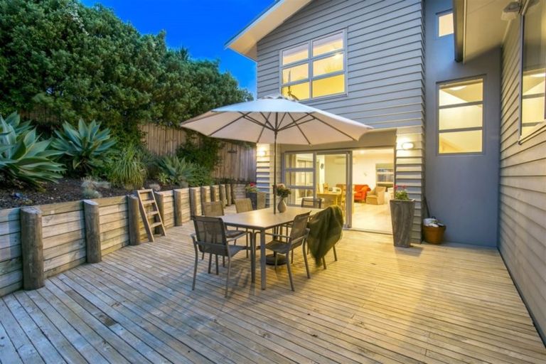 Photo of property in 9a Heathcote Road, Castor Bay, Auckland, 0620