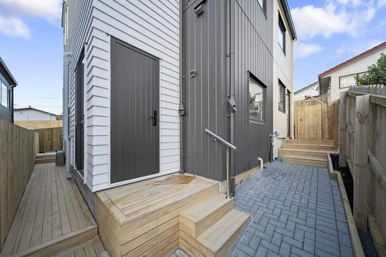 Photo of property in 7/17 Sunnyfield Crescent, Glenfield, Auckland, 0629
