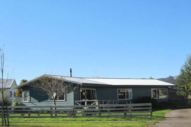 Photo of property in 99 Middle Road, Havelock North, 4130