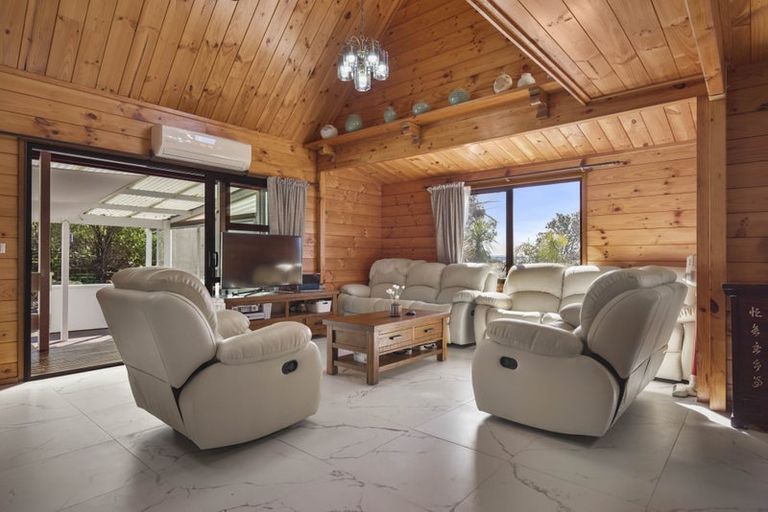 Photo of property in 205 Whangaparaoa Road, Red Beach, 0932