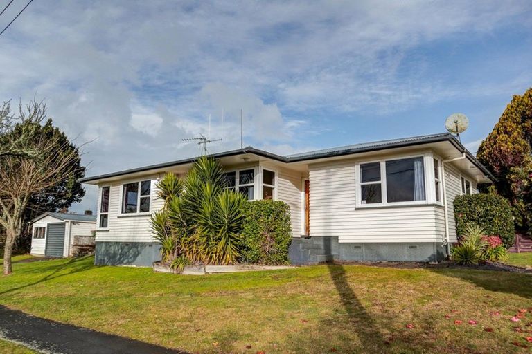 Photo of property in 1 Cedar Place, Hillcrest, Hamilton, 3216