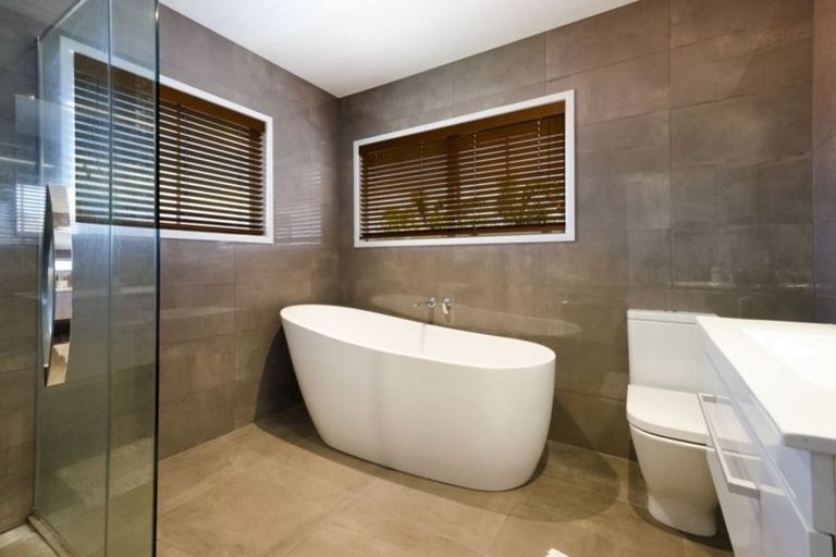 Photo of property in 3 Kahala Place, West Harbour, Auckland, 0618