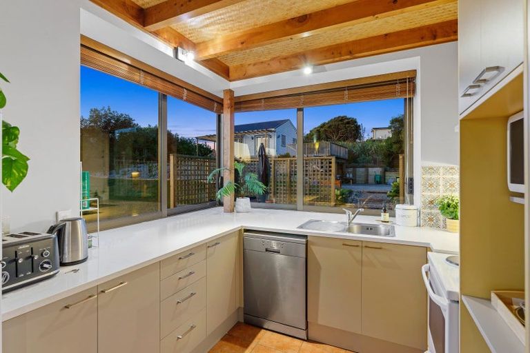 Photo of property in 106 Paetawa Road, Peka Peka, Waikanae, 5391