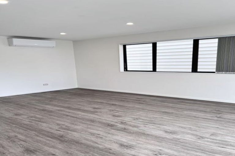 Photo of property in 116c Cascades Road, Pakuranga Heights, Auckland, 2010