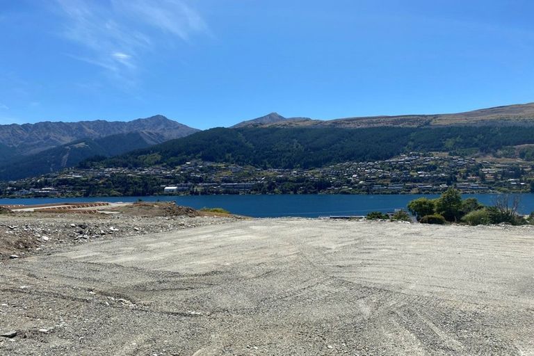 Photo of property in 5 Red Deer Rise, Kelvin Heights, Queenstown, 9300