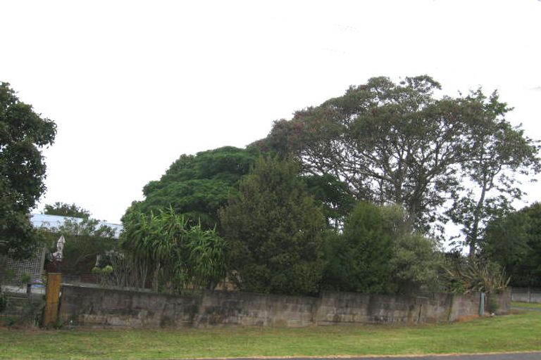 Photo of property in 2/19 Tiri Tiri Road, Birkdale, Auckland, 0626